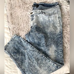 Stonewashed jeans , curvy plus size fit